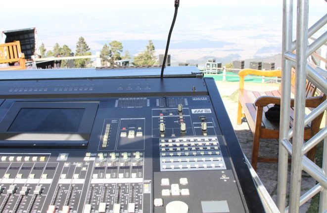 photo_5163402966378589211_w