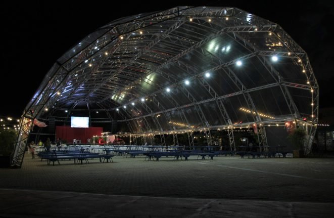 photo_5165765941420730745_y